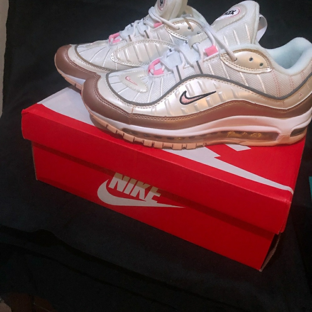 SOLD!!!! Women's Airmax 98